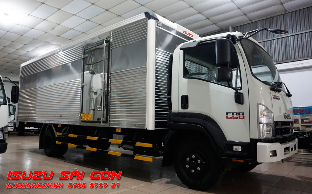 Xe Tải Isuzu 6T5 Thùng Kín Dài 6m8